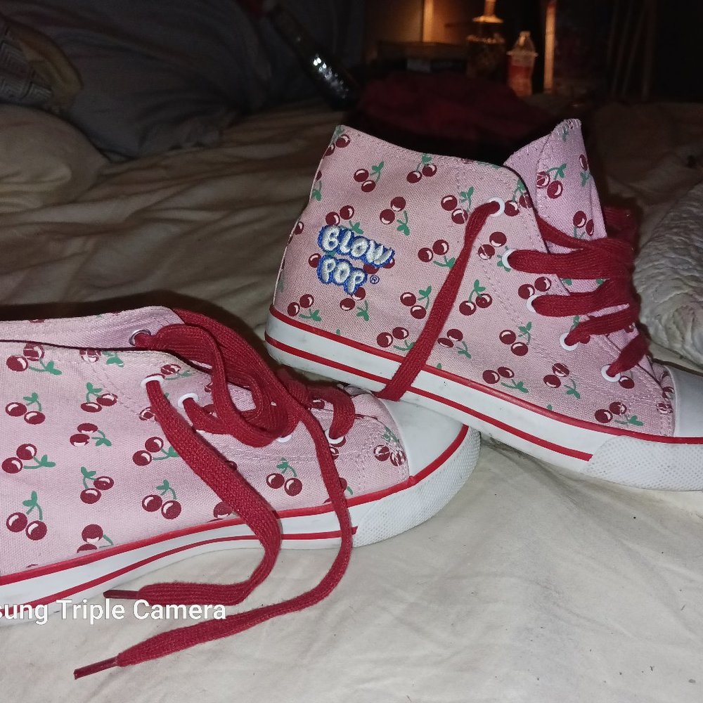 Blow pop high top like nee size 4.
